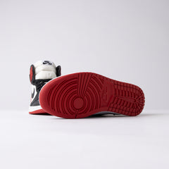 Air Jordan 1 Retro High Satin Black Toe (Talla de mujer)