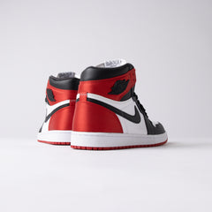 Air Jordan 1 Retro High Satin Black Toe (Talla de mujer)