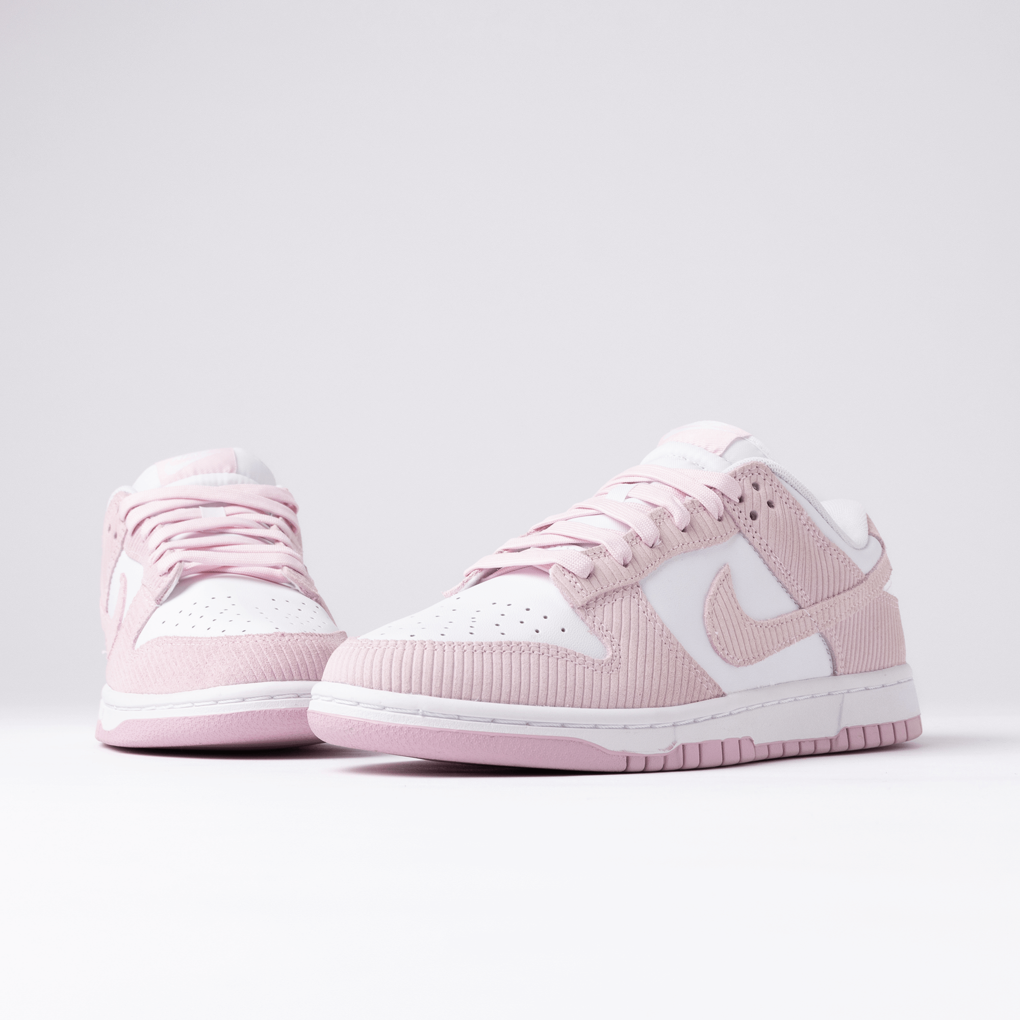 Nike Dunk Low Pink Corduroy (Talla de mujer)