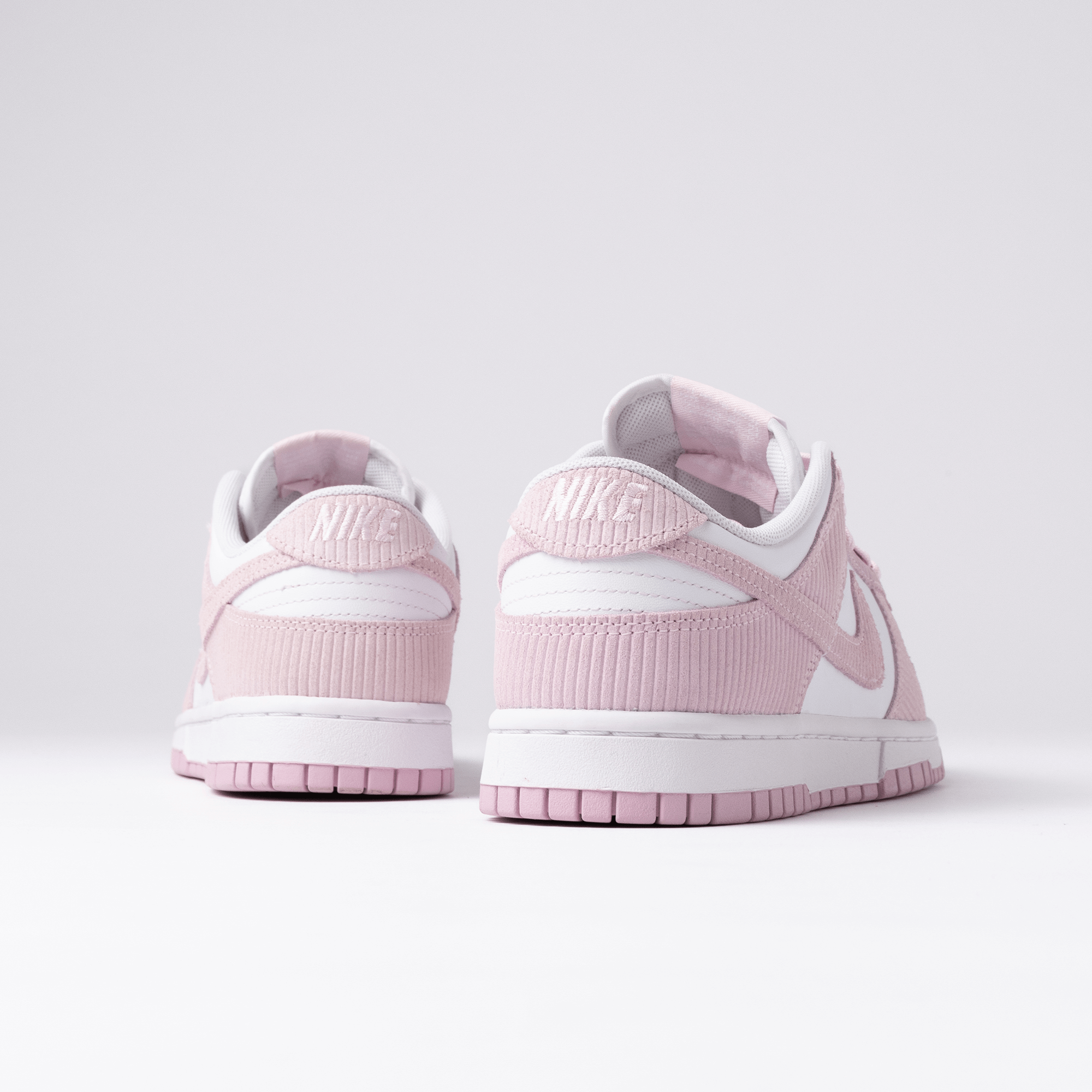 Nike Dunk Low Pink Corduroy (Talla de mujer)