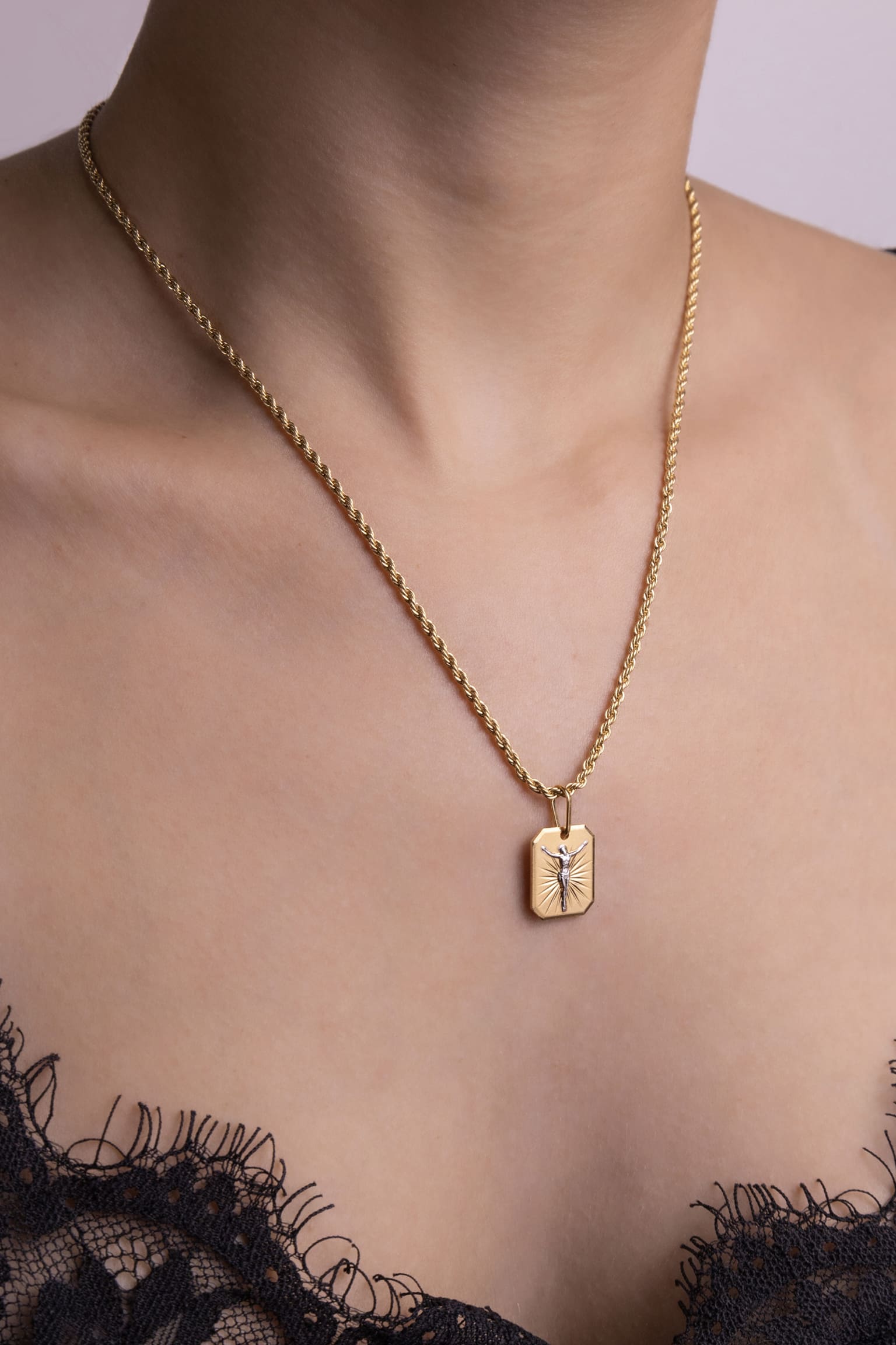 Cadena Lazo en Oro laminado 18k Para Dama
