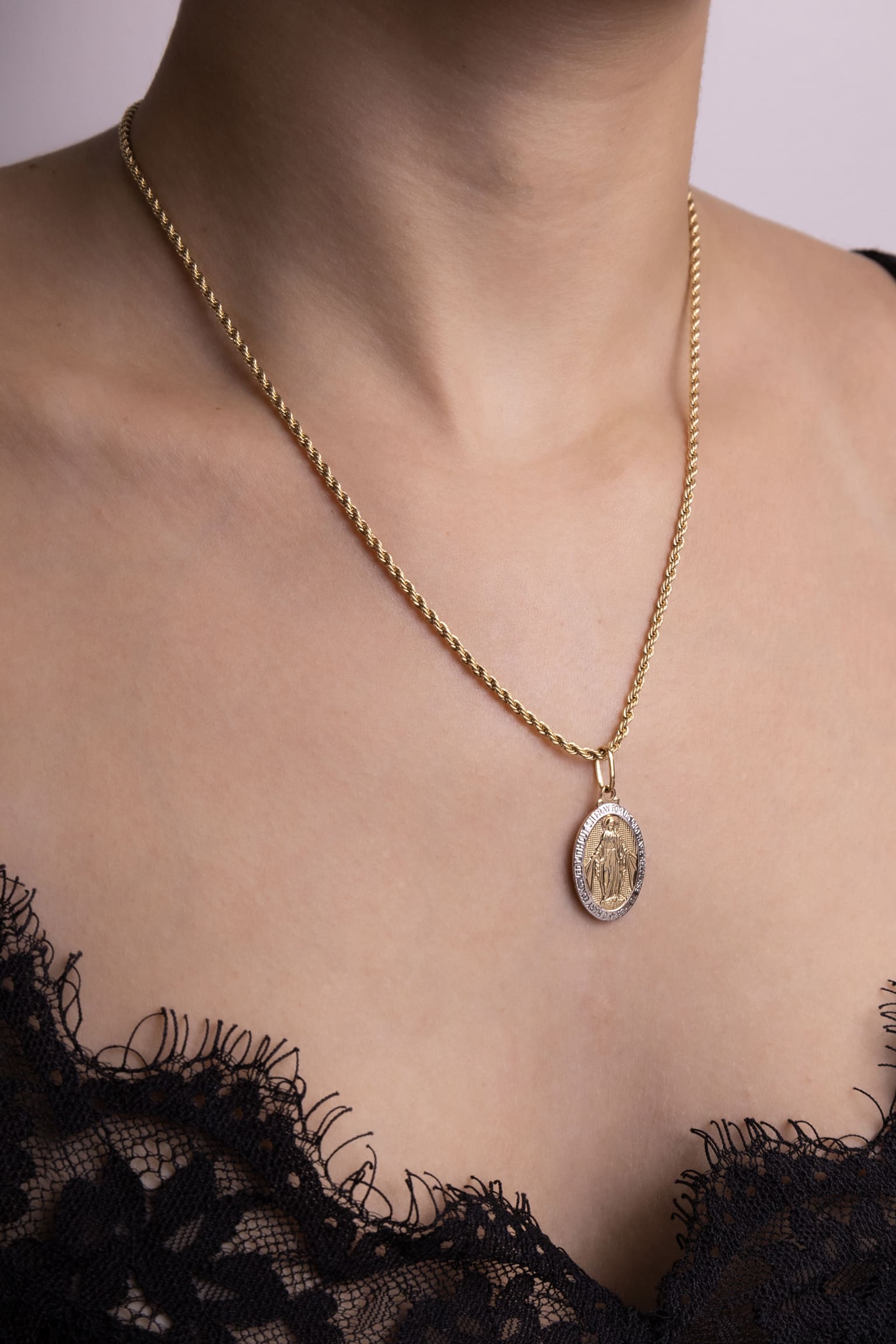 Cadena Lazo en Oro laminado 18k Para Dama