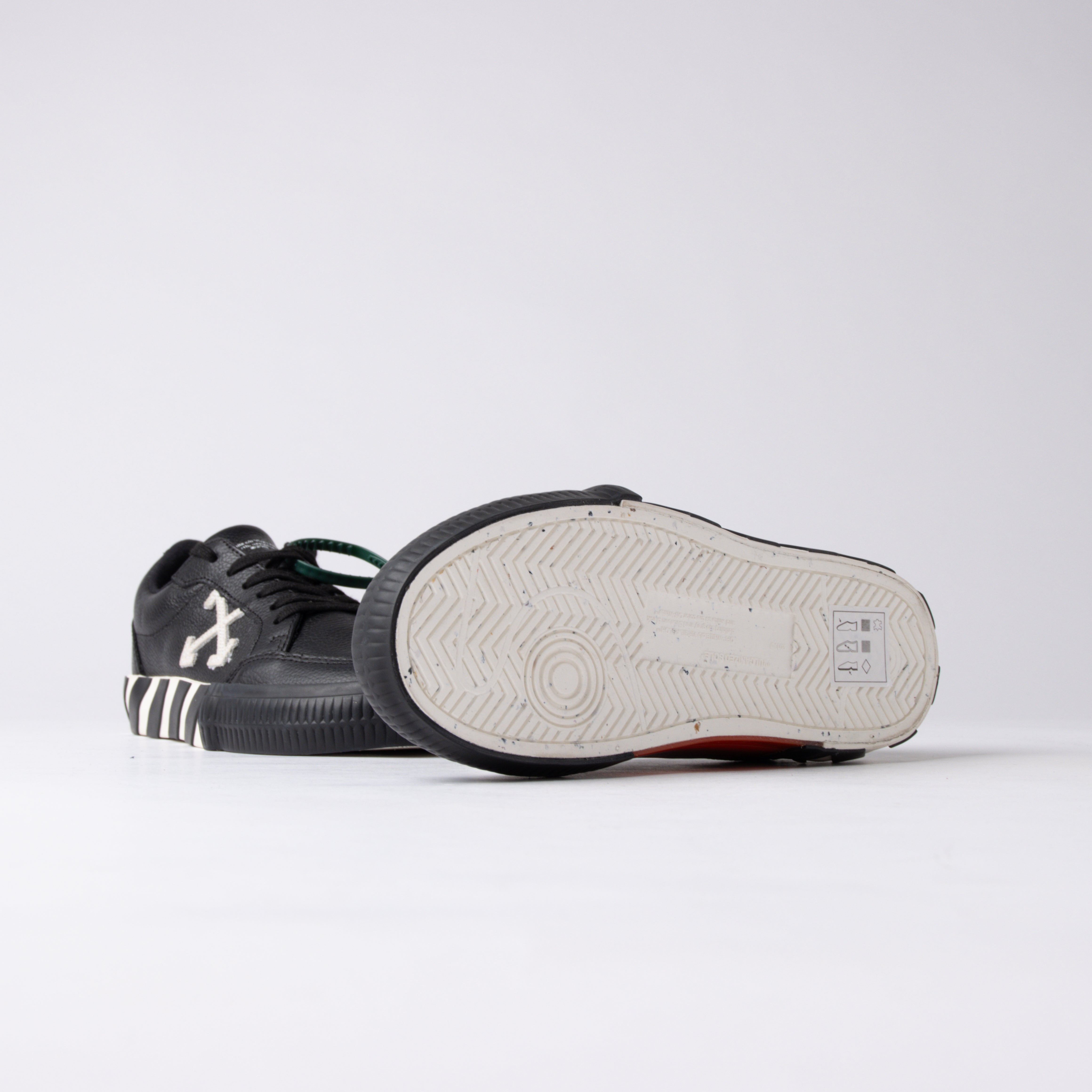 Off-White Vulcanized Low Leather Black/White