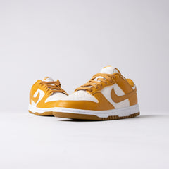 Nike Dunk Low Next Nature Phantom Gold Suede (Talla de mujer)