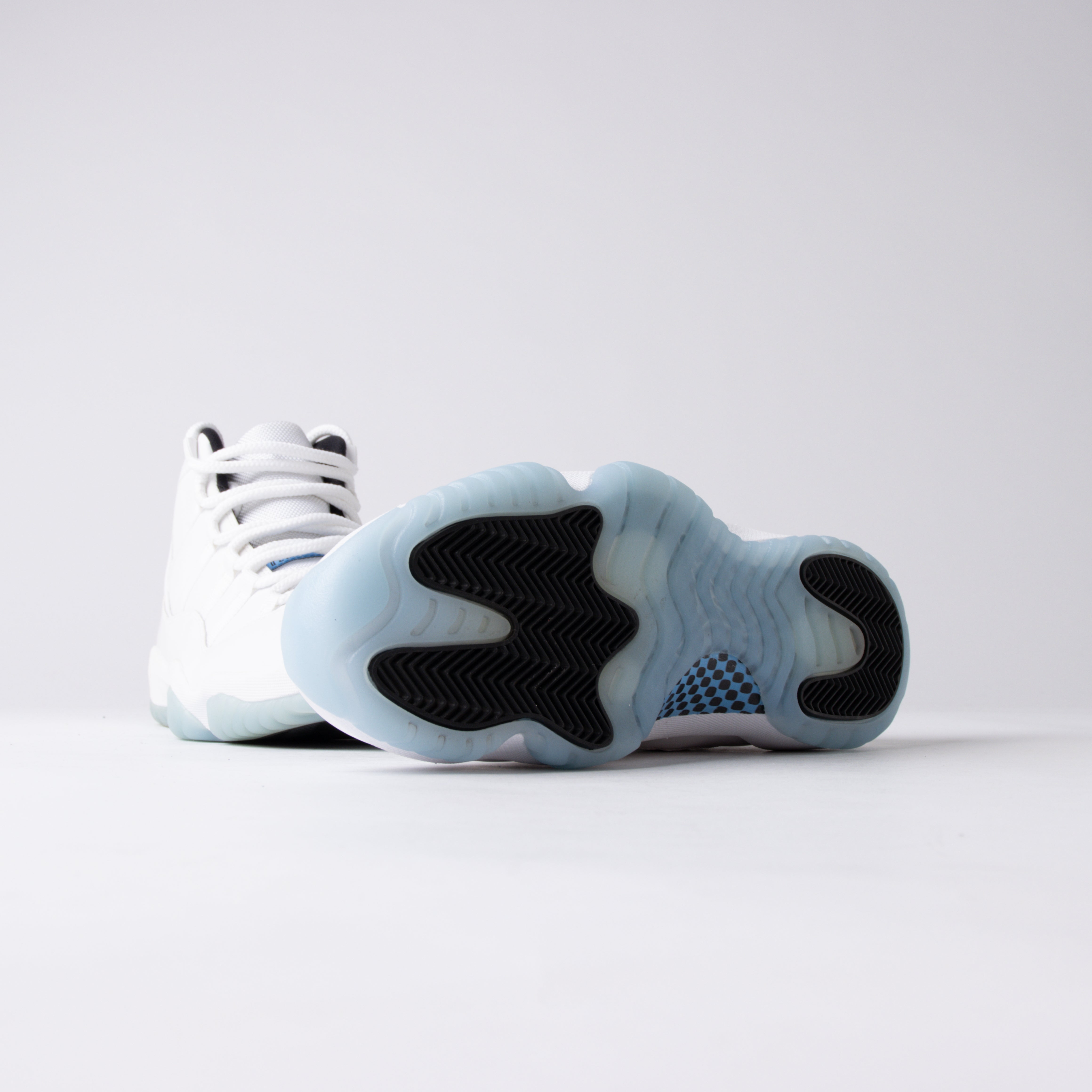 Air Jordan 11 Retro Legend Blue