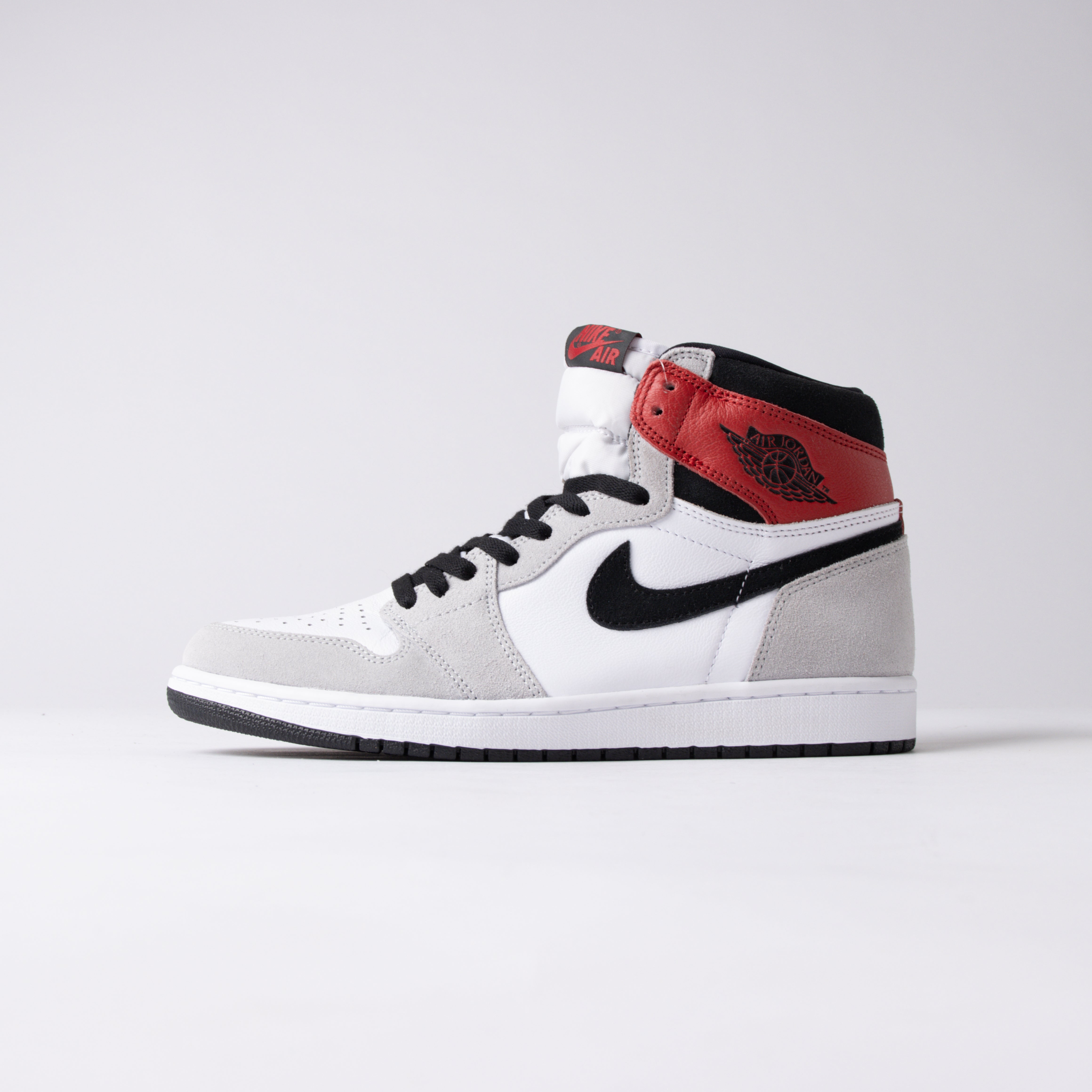 Air Jordan 1 Retro High OG Light Smoke Grey