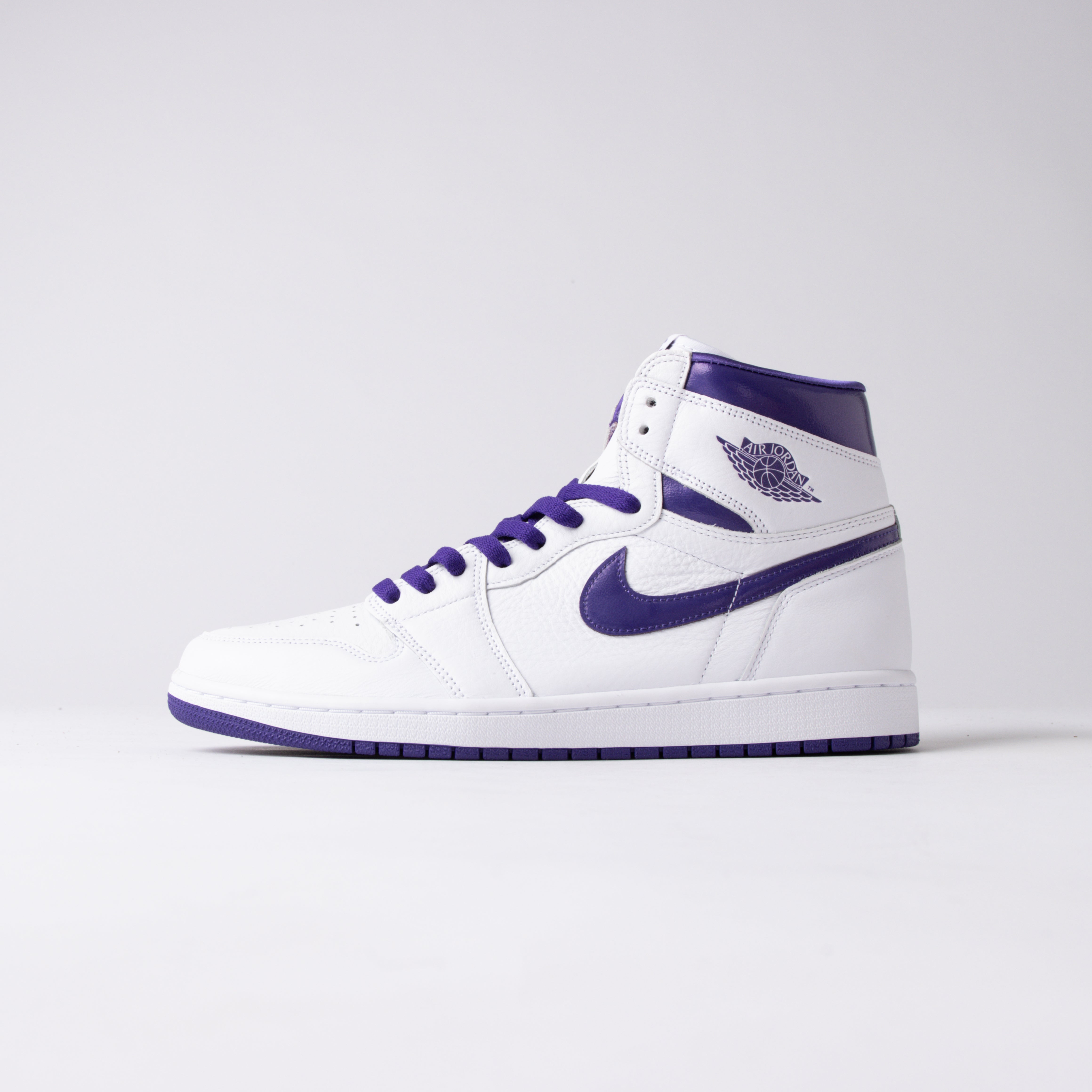 Air Jordan 1 Retro High Court Purple (Talla de mujer)