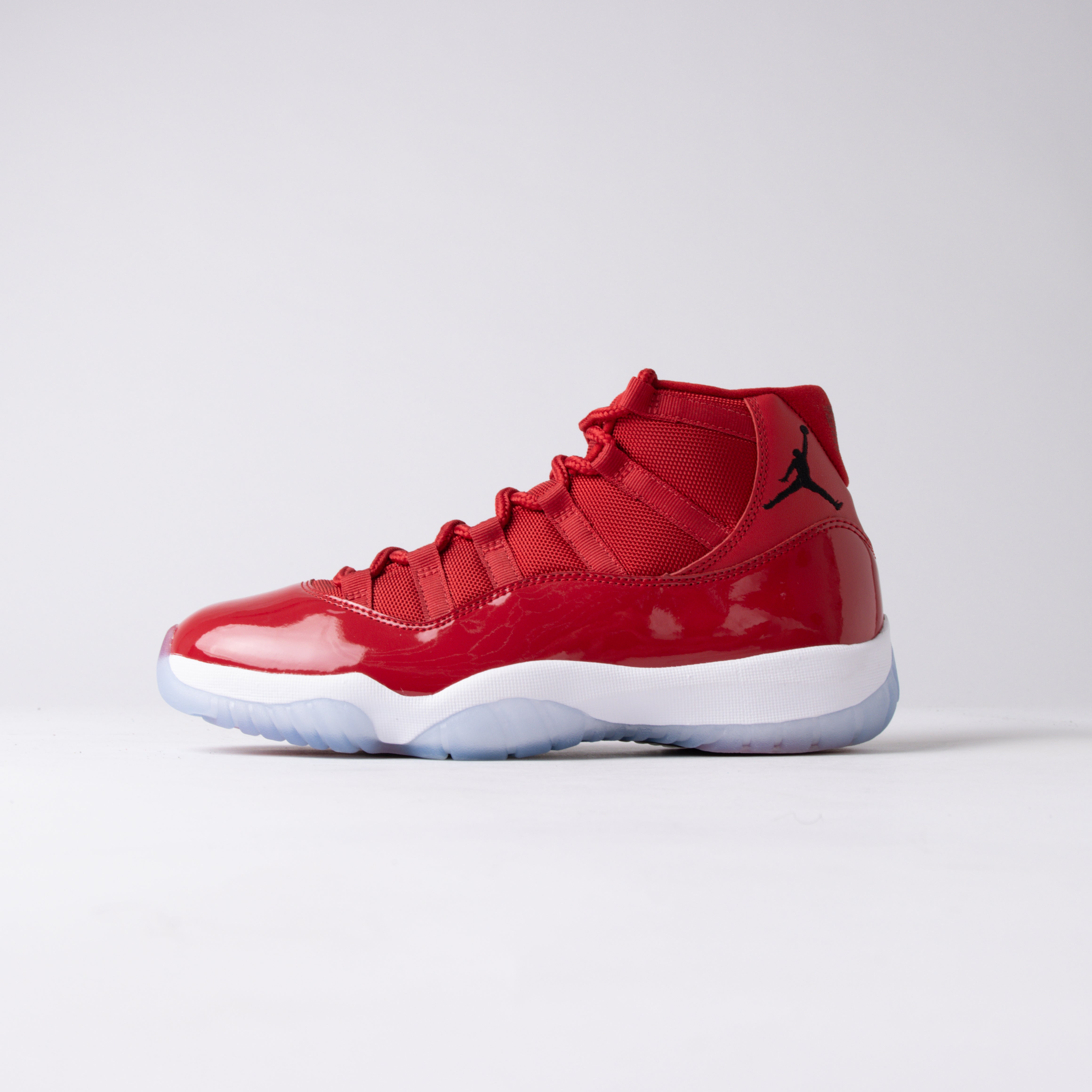 Air Jordan 11 Retro High Win Like '96 Red (Par de Exhibición)