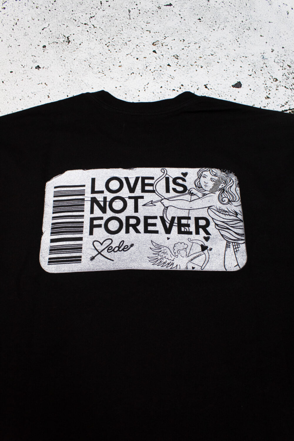Camiseta Love Is Not Forever