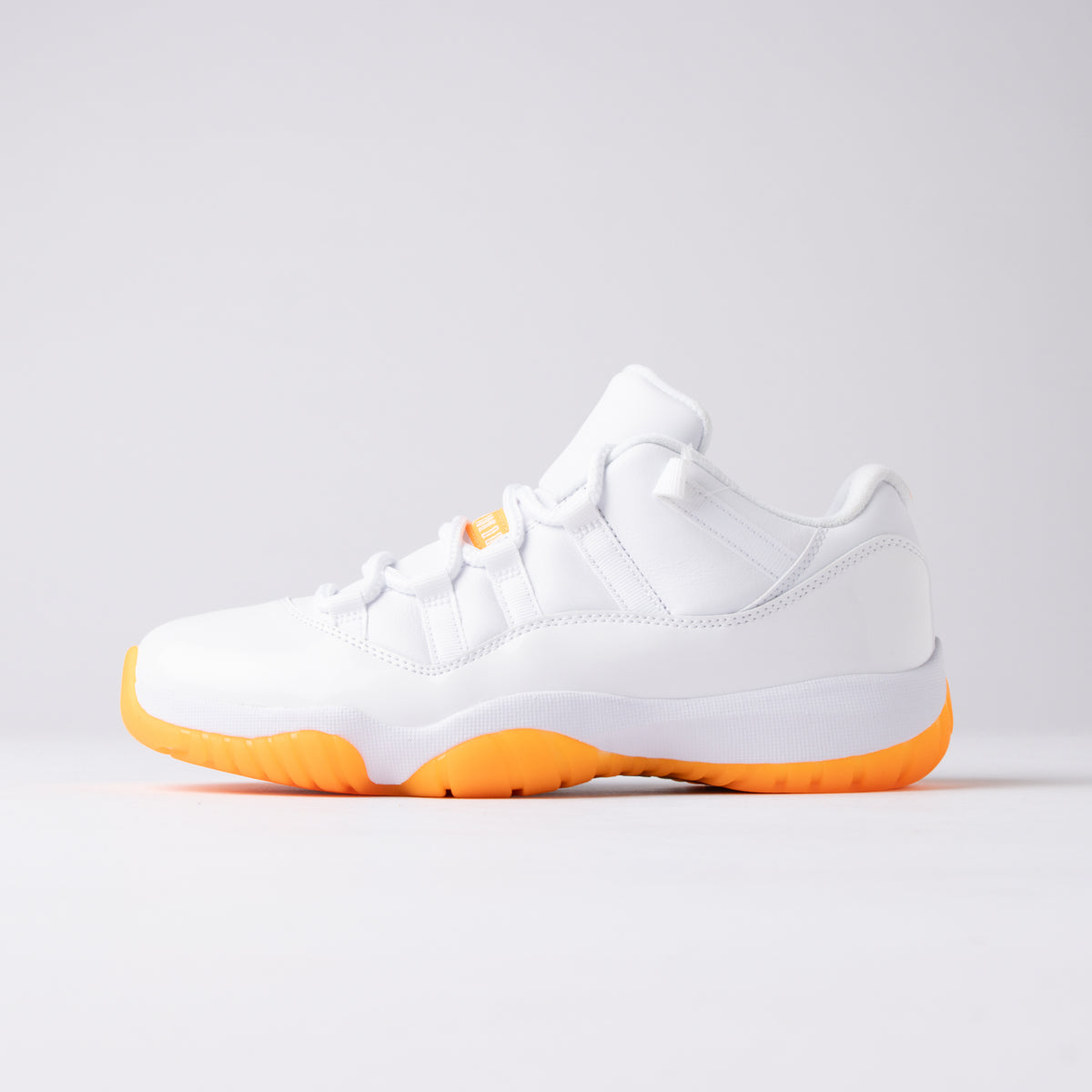Air Jordan 11 Retro Low 'Bright Citrus' (Talla de mujer)